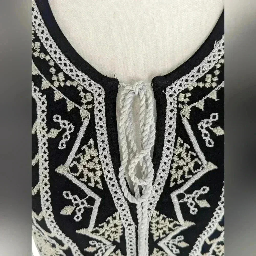 Keep In Touch Shirt Womens M Black & White Embroidered V Neck Boho Tunic Blouse - Picture 2 of 11